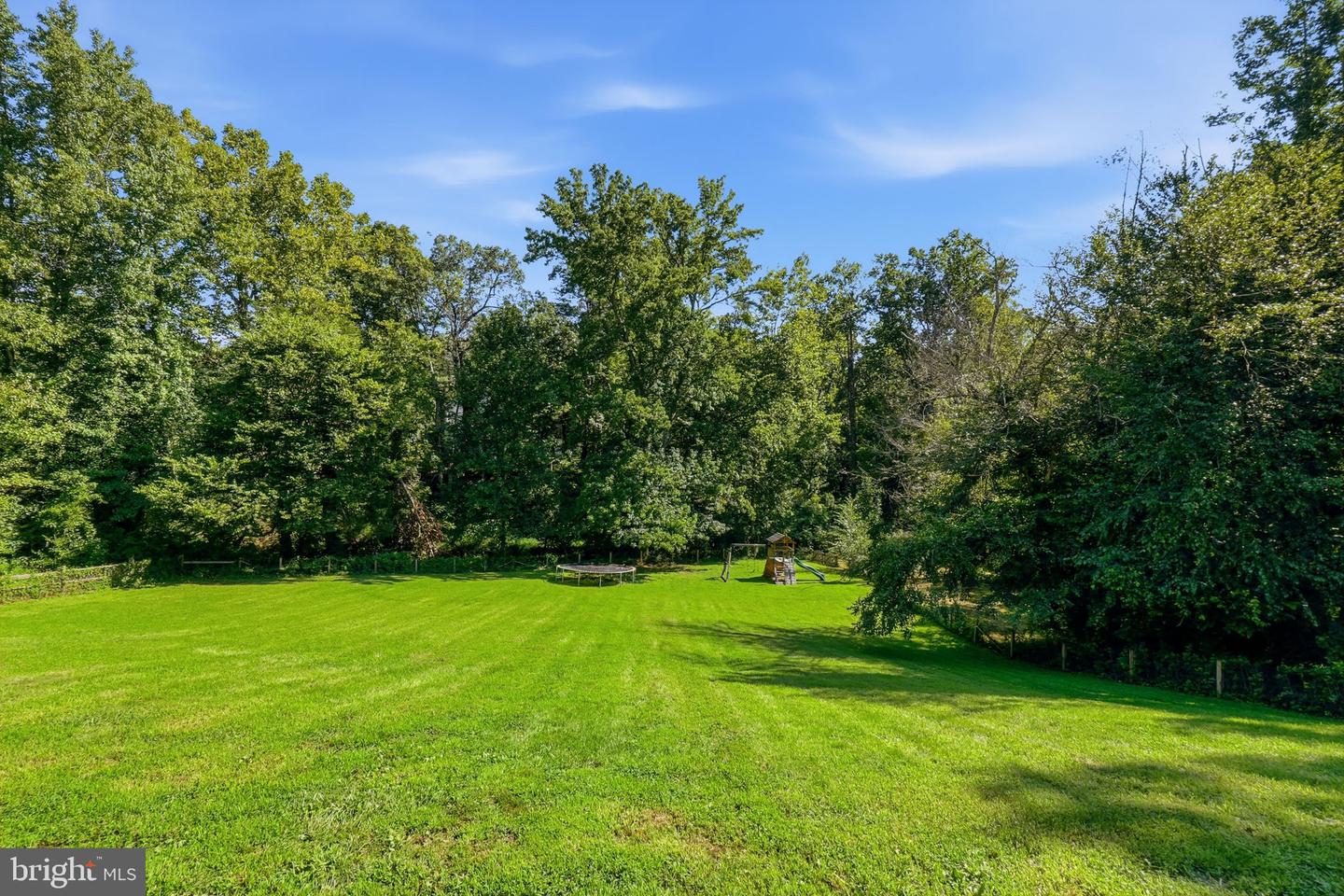 4 Wall Property Photo 42