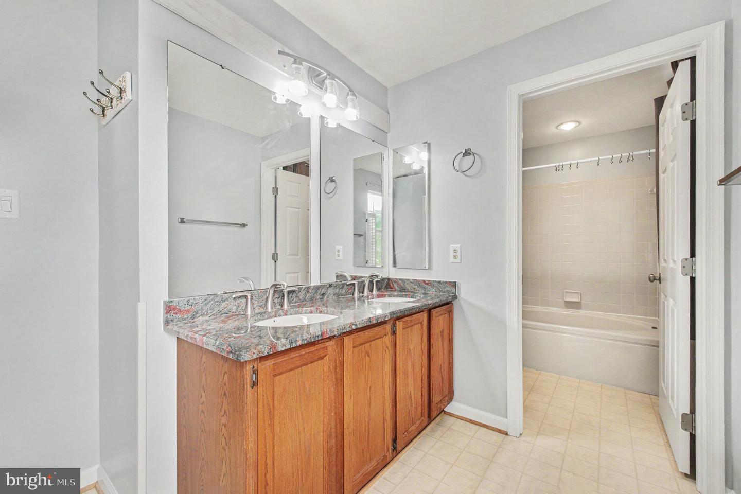 9 Hunter Trl Property Photo 18