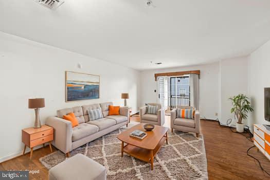 200 Dover Pl #102 Property Photo 6