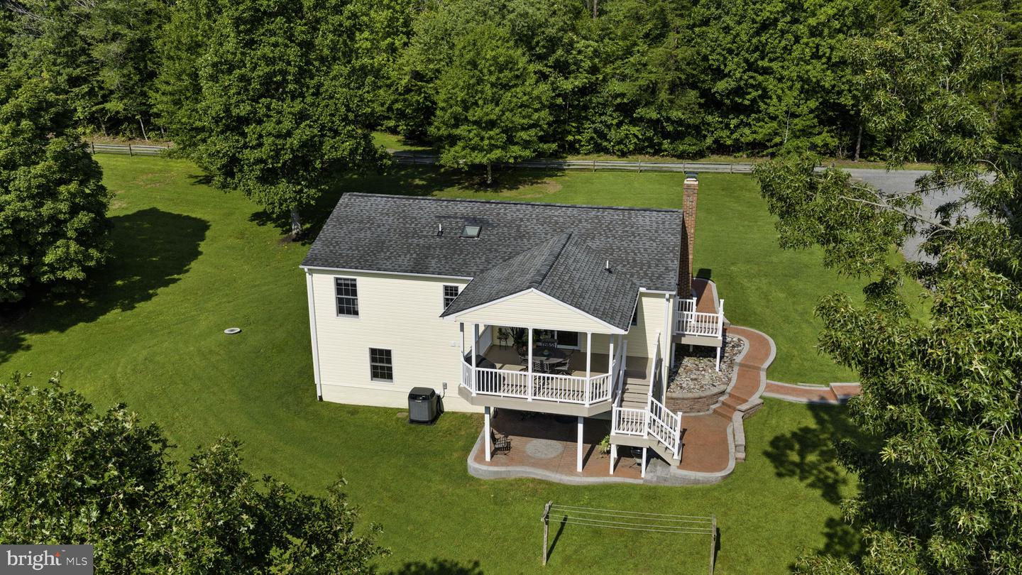 73 Old Farm Rd Property Photo 4