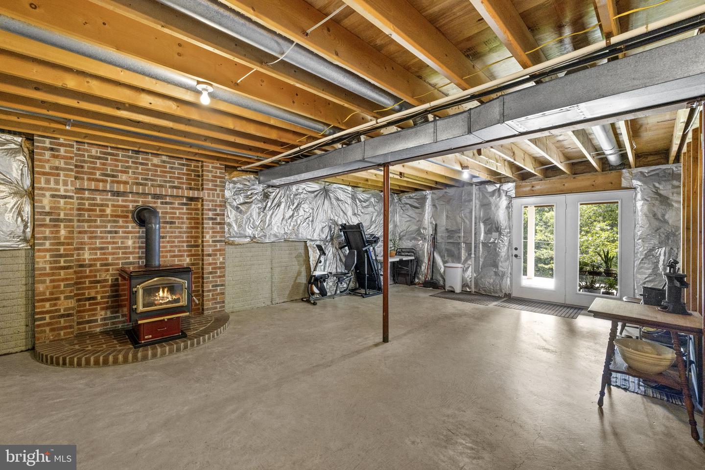 73 Old Farm Rd Property Photo 33
