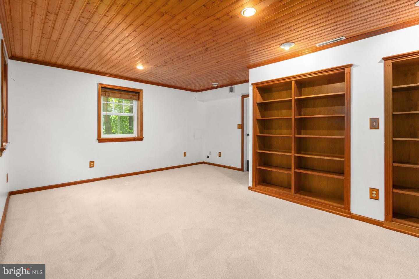 37 Koval Ln Property Photo 36