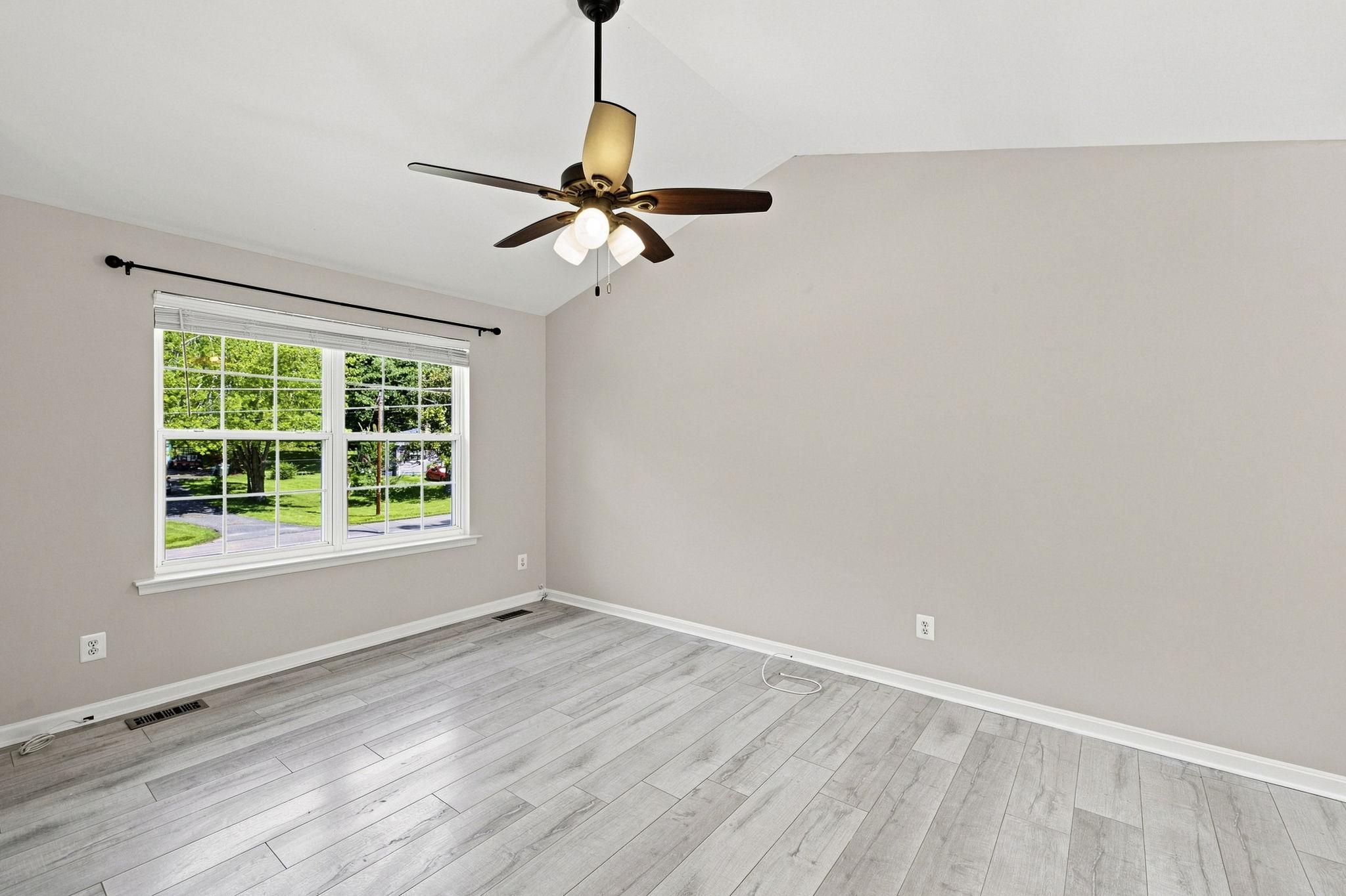 29 Breezy Hill Dr Property Photo 3