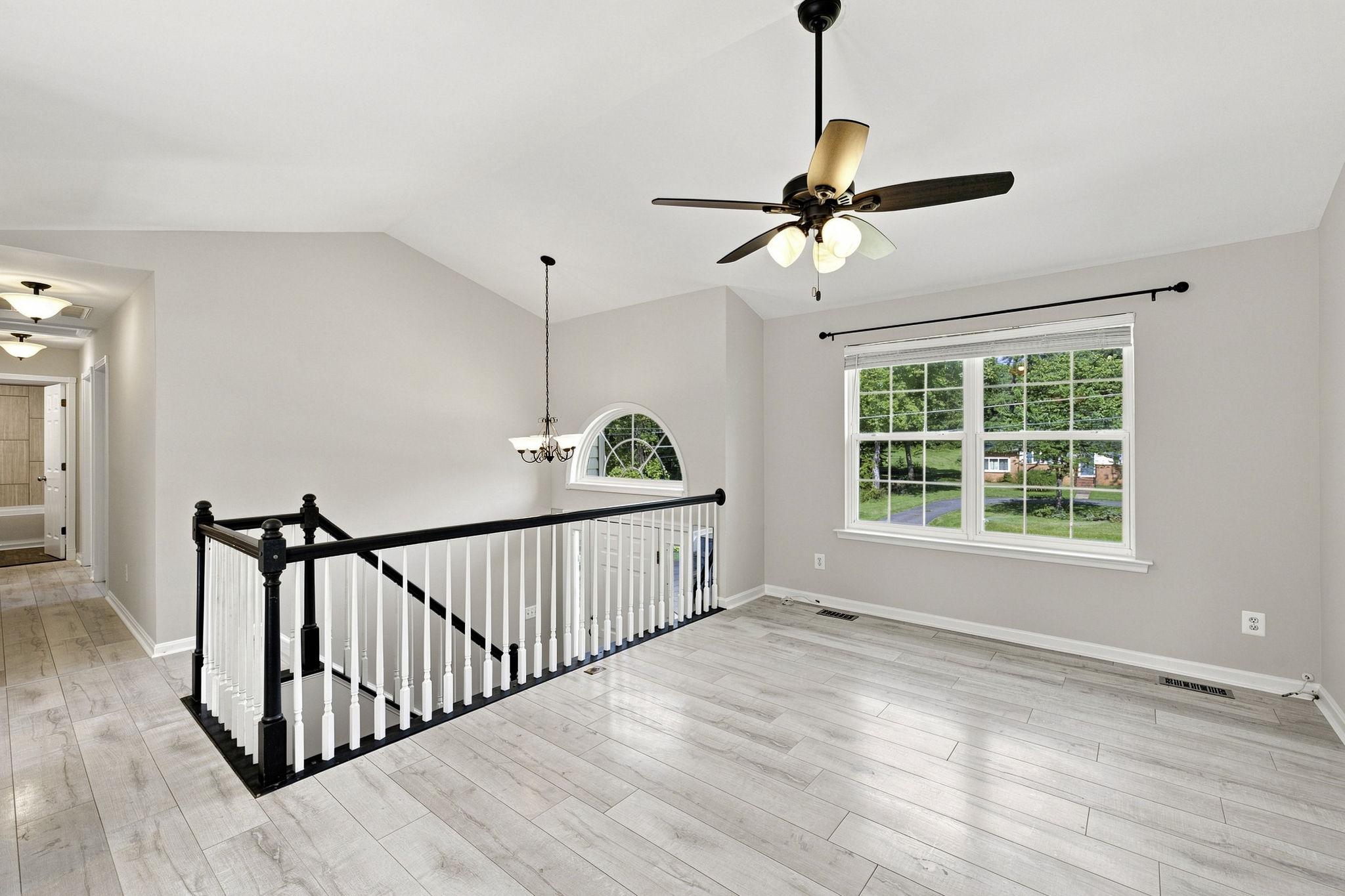 29 Breezy Hill Dr Property Photo 4