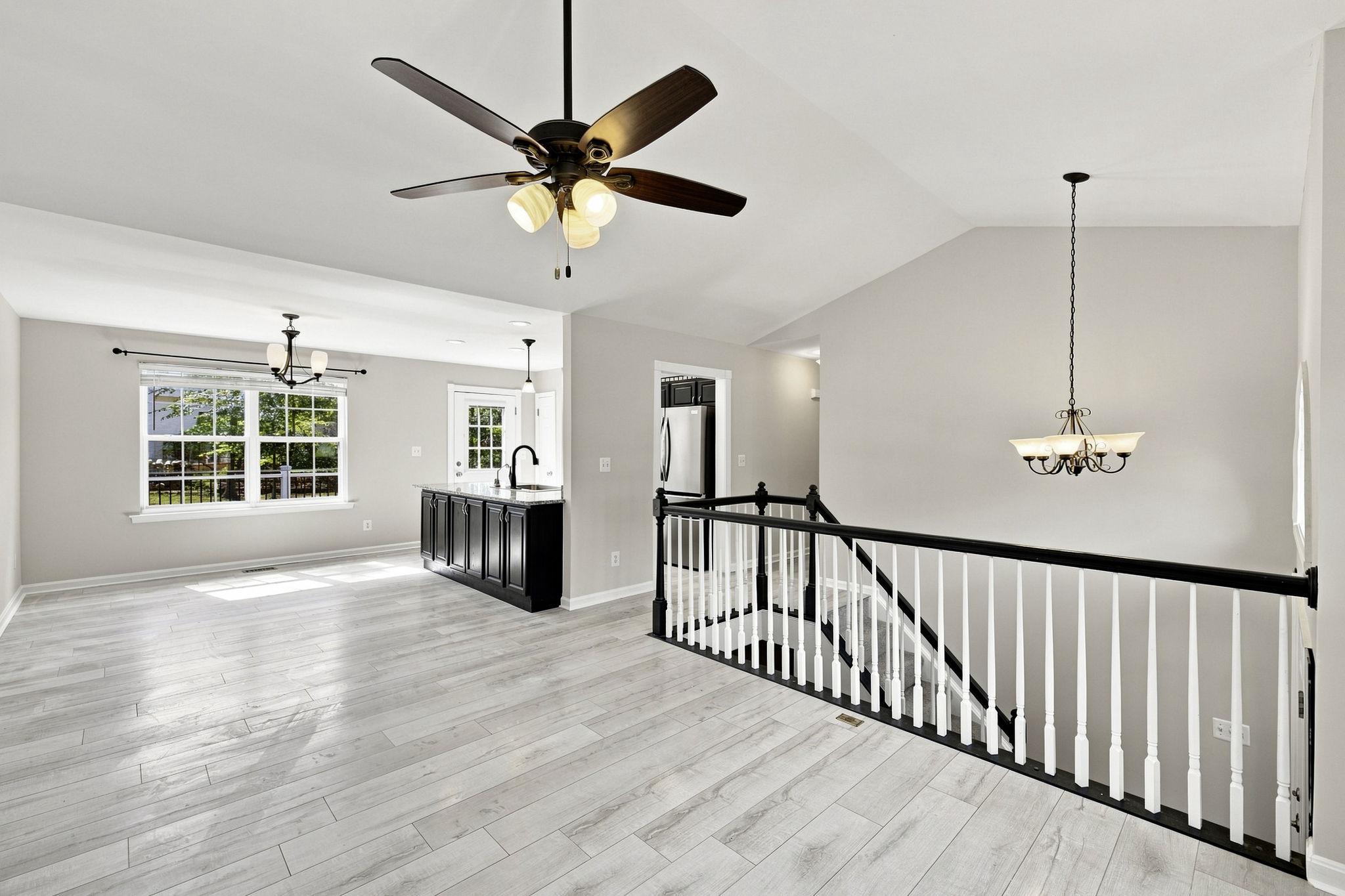 29 Breezy Hill Dr Property Photo 5