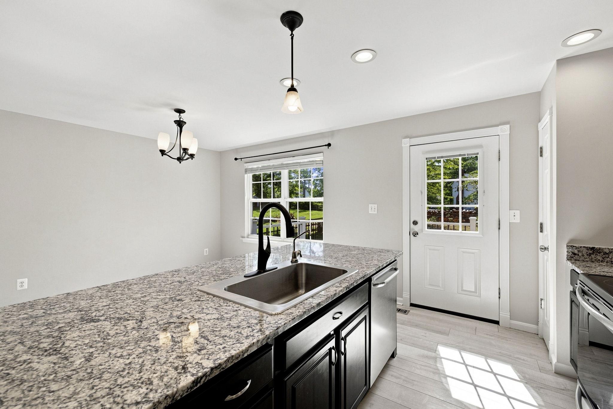 29 Breezy Hill Dr Property Photo 11