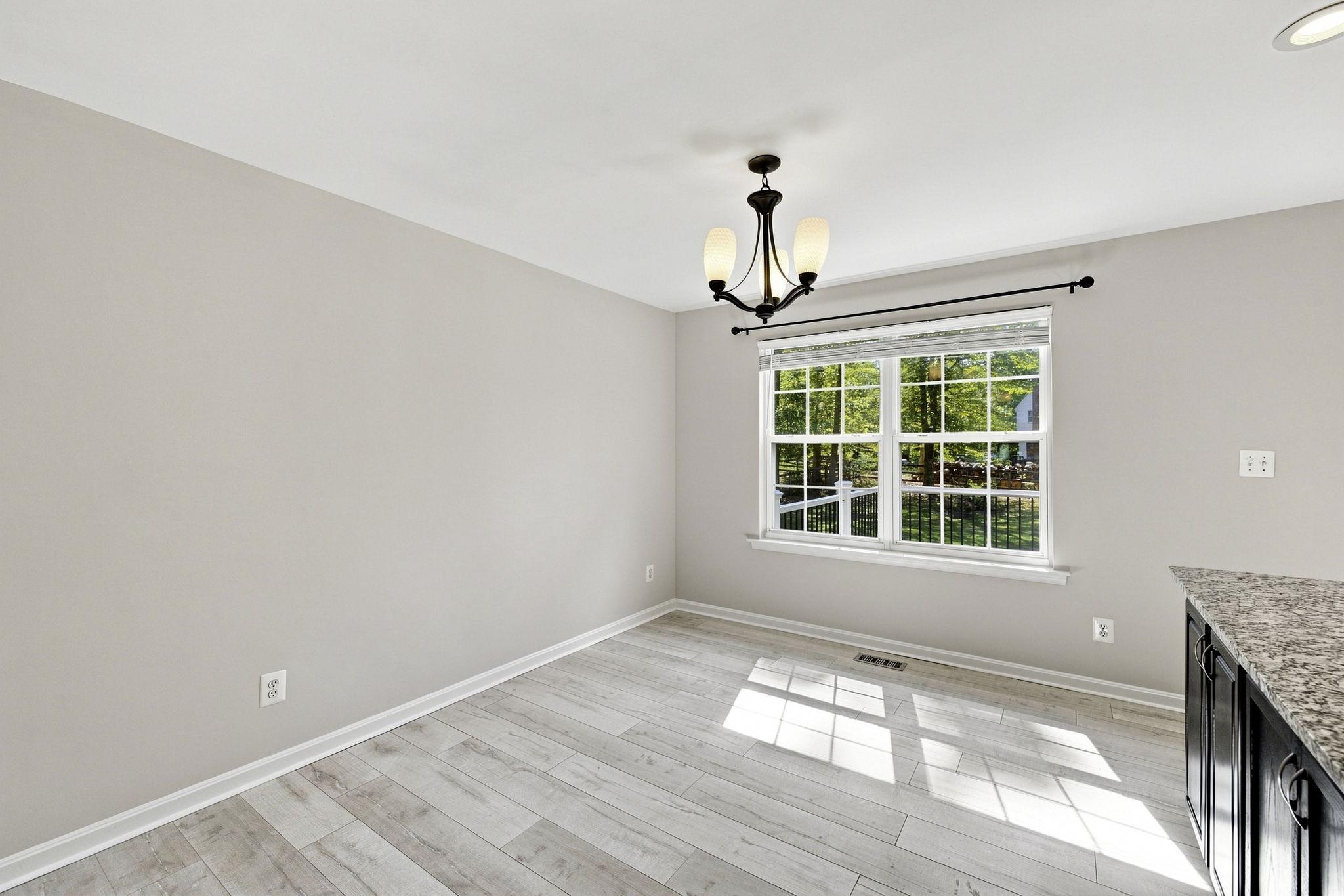 29 Breezy Hill Dr Property Photo 12