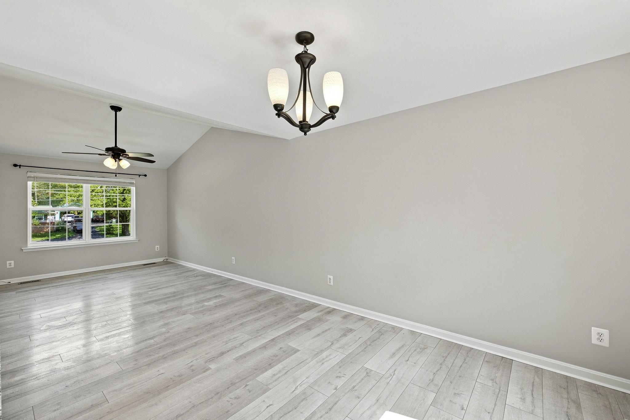 29 Breezy Hill Dr Property Photo 13