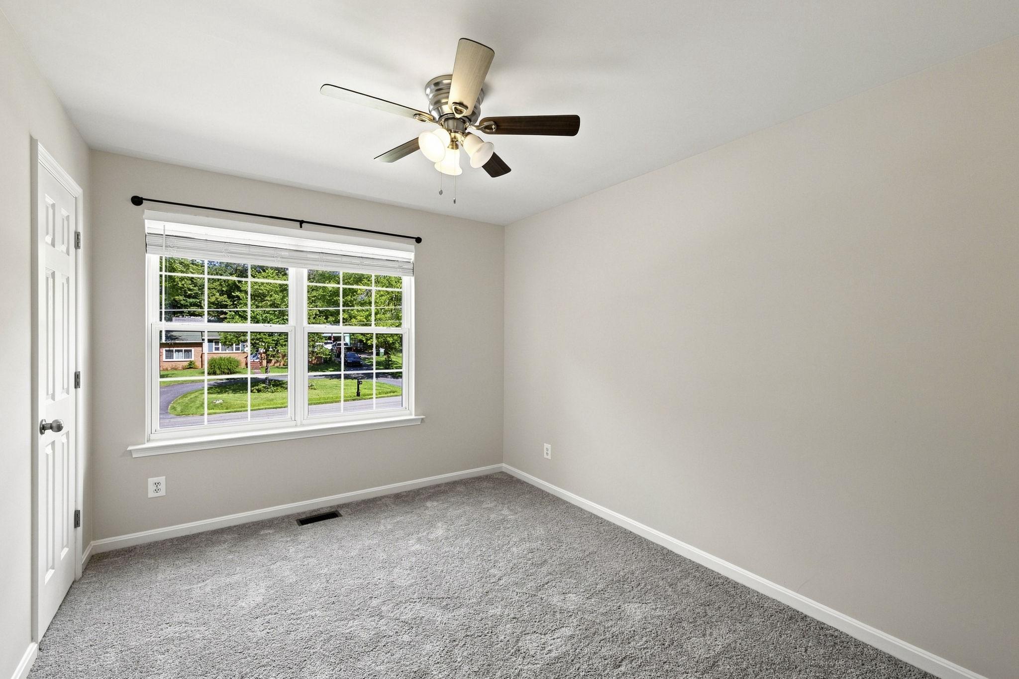 29 Breezy Hill Dr Property Photo 18