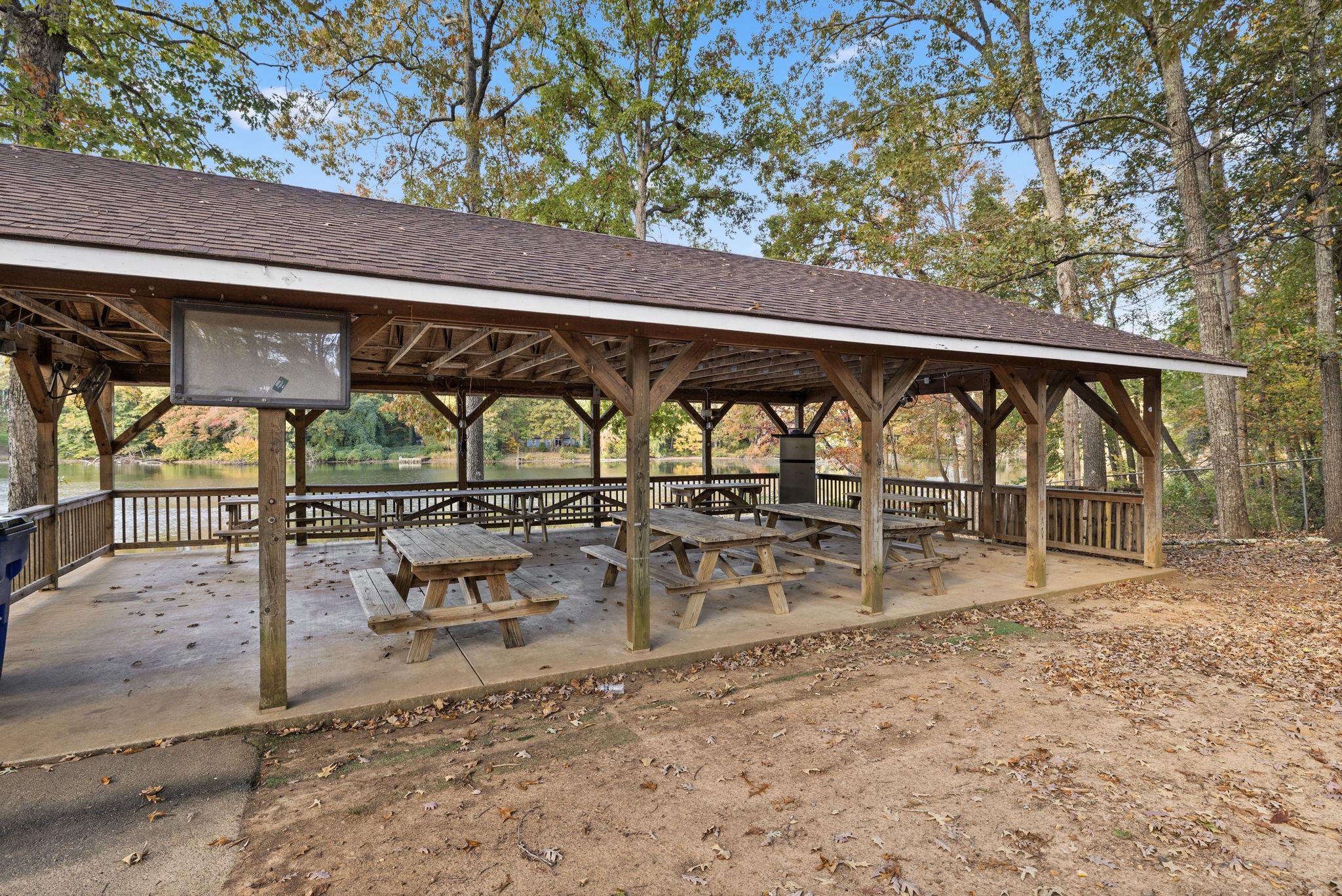 29 Breezy Hill Dr Property Photo 33