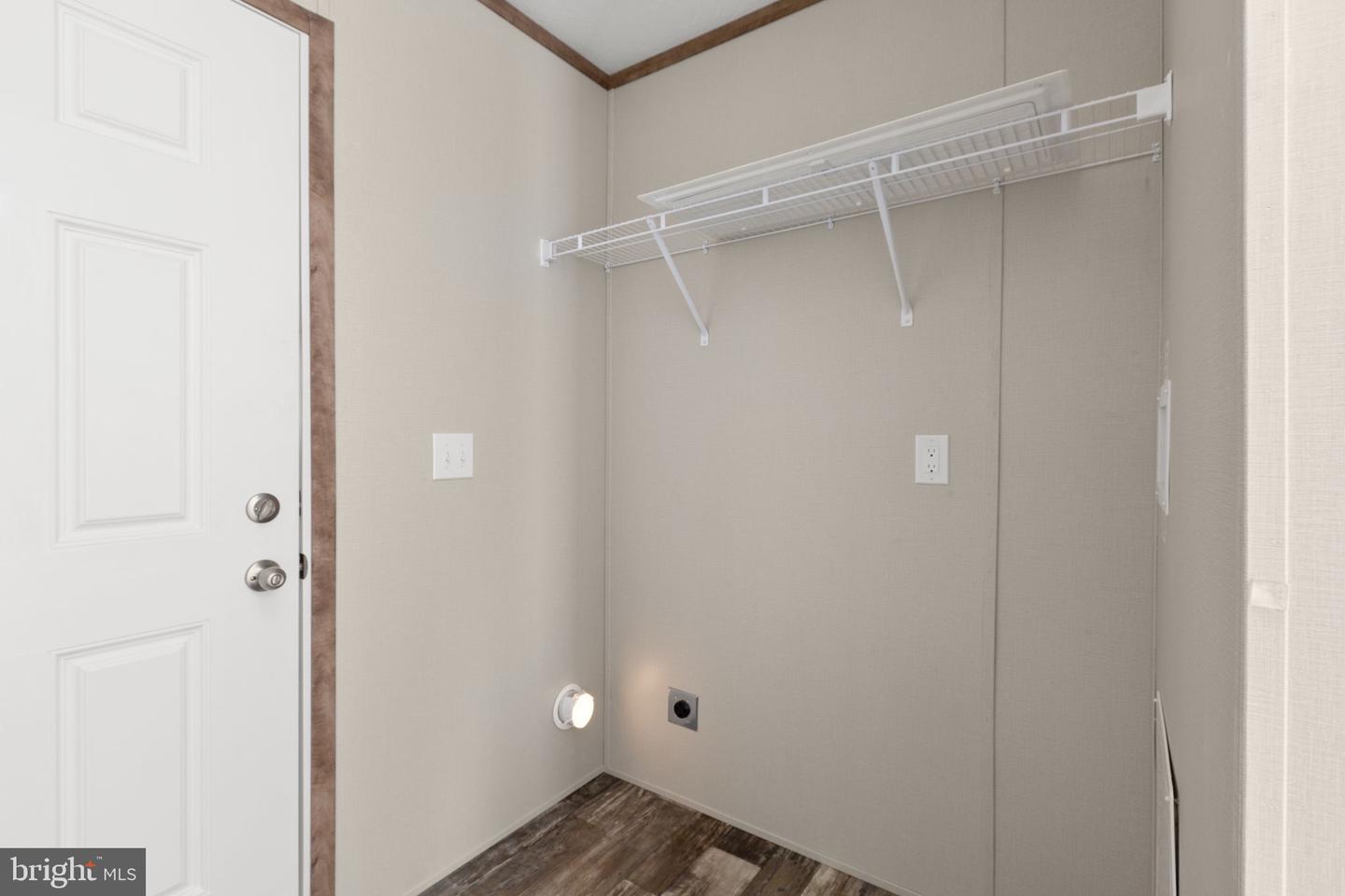12 Dudley Ln Property Photo 13
