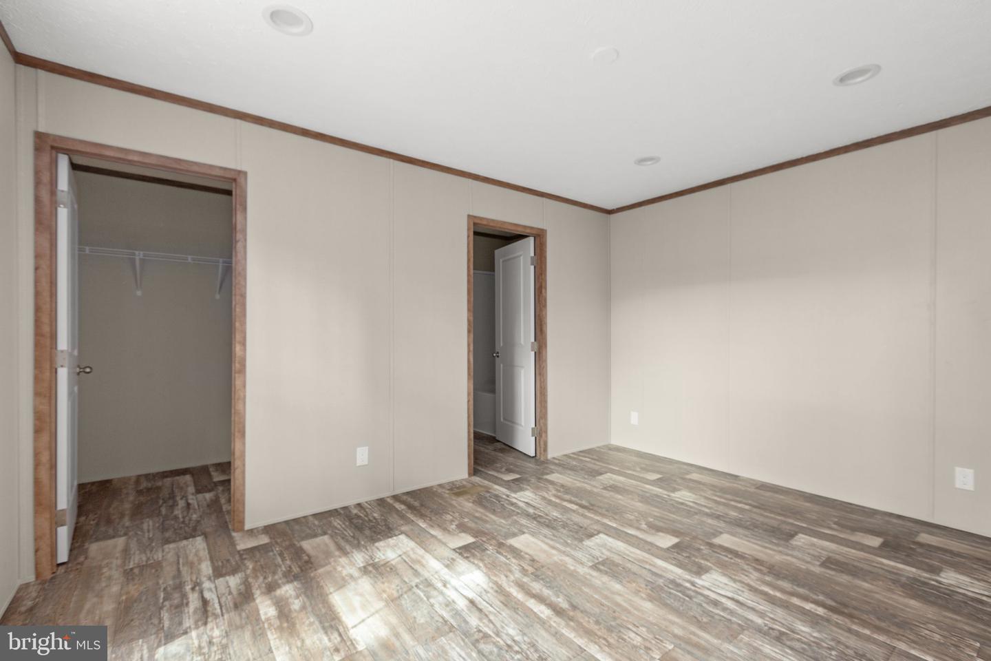 12 Dudley Ln Property Photo 14