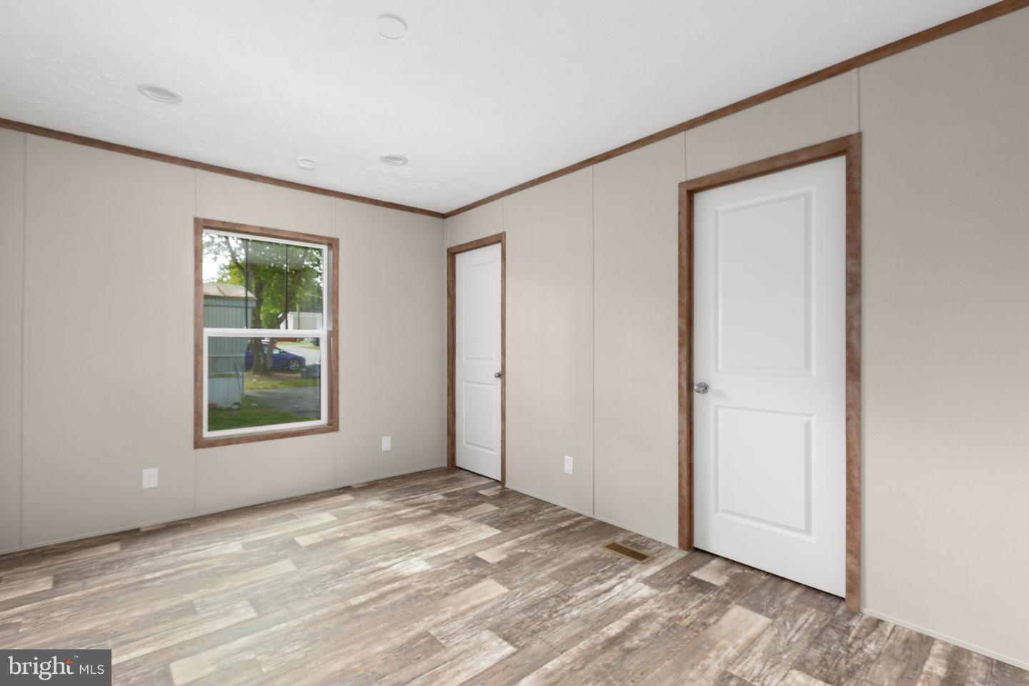 12 Dudley Ln Property Photo 16