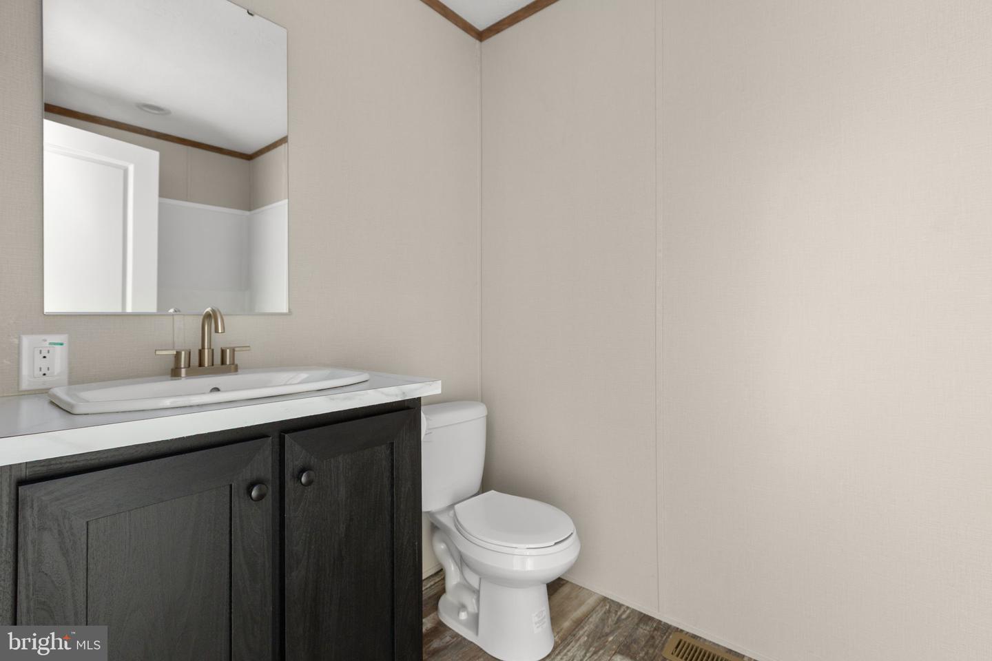12 Dudley Ln Property Photo 18