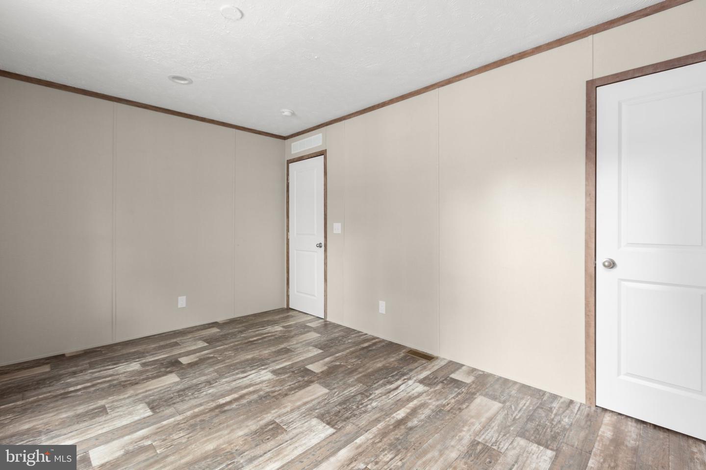 12 Dudley Ln Property Photo 22
