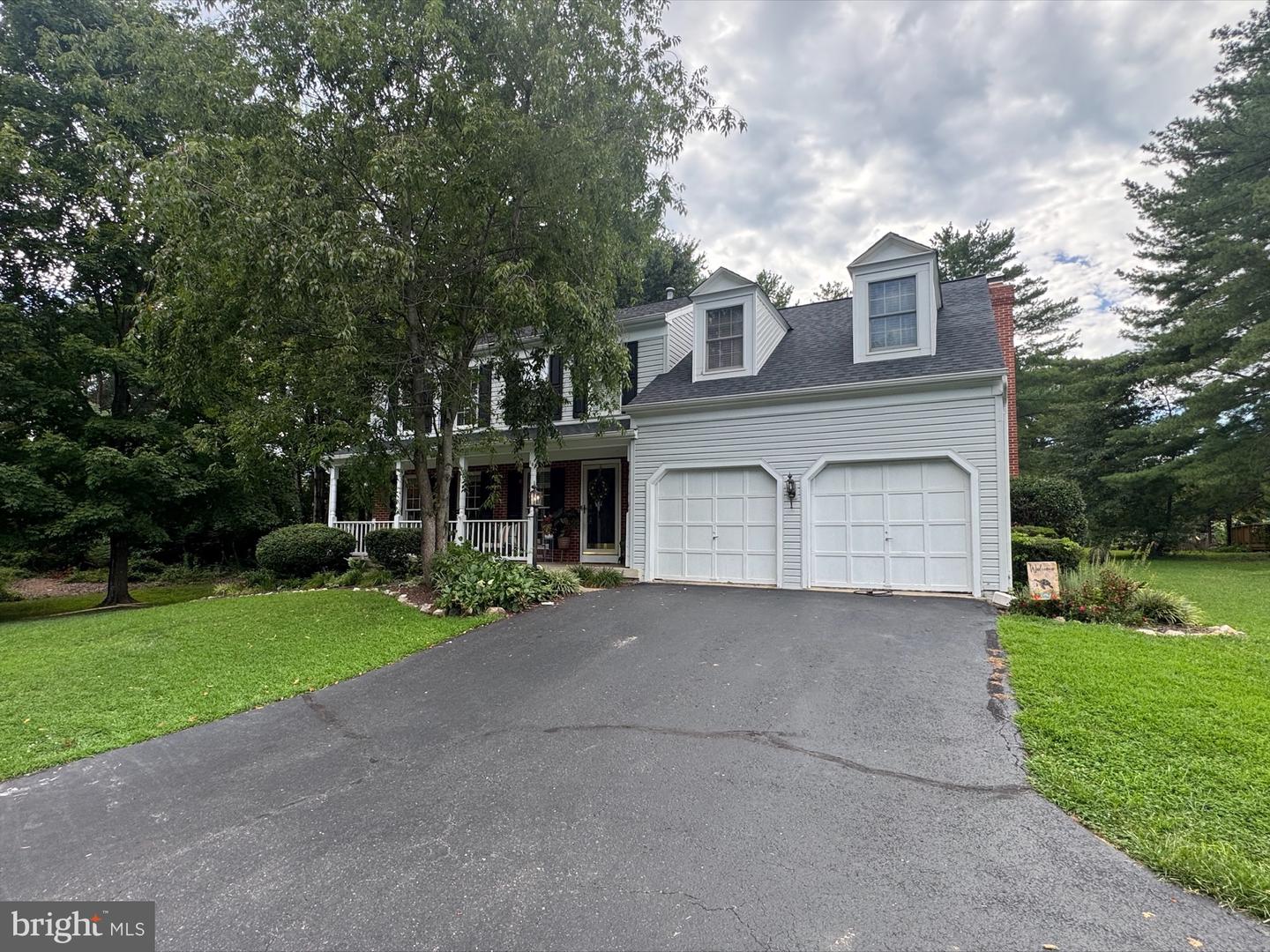 10 Oakbrook Ct Property Photo 2