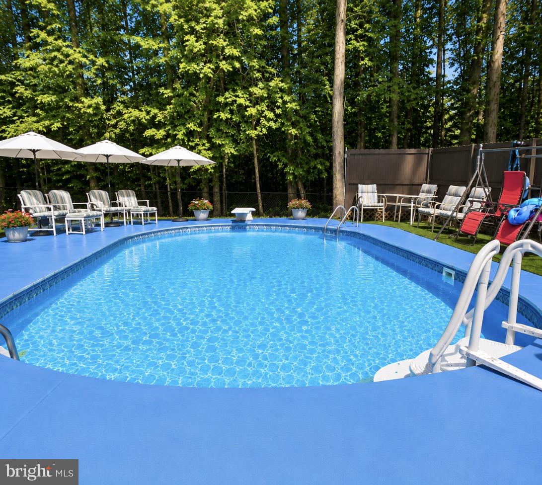 1015 BAILEY CT