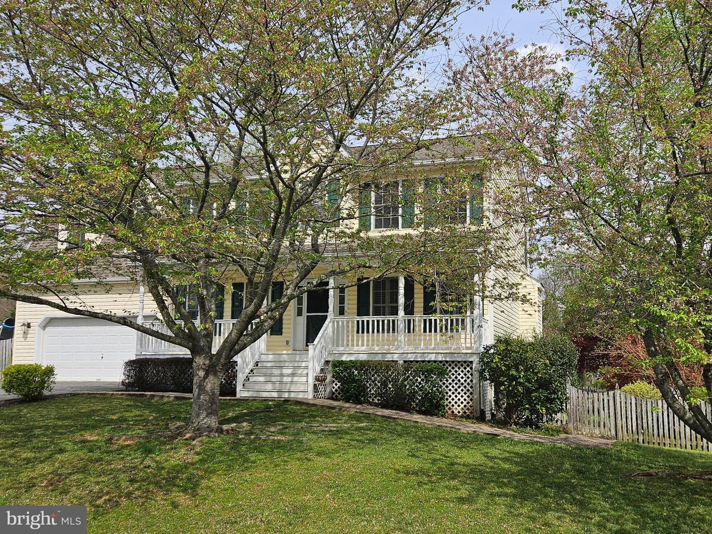10 Lockwood Dr Property Photo 2