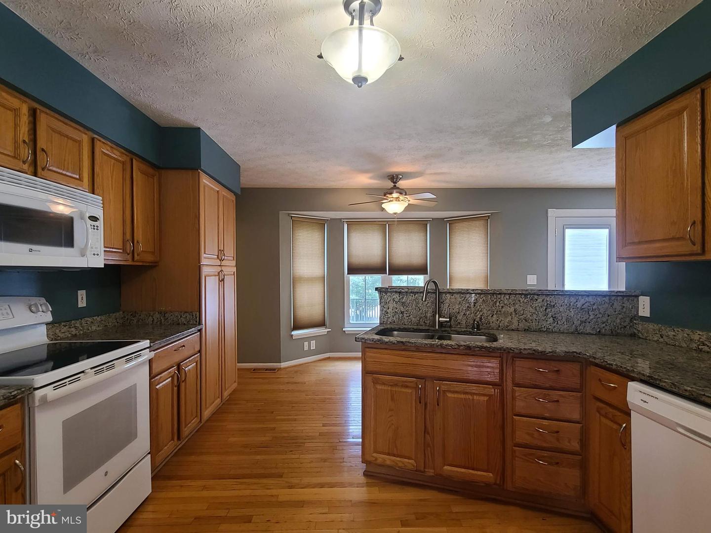 10 Lockwood Dr Property Photo 16