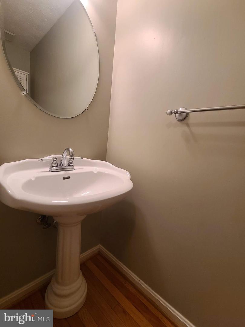 10 Lockwood Dr Property Photo 18