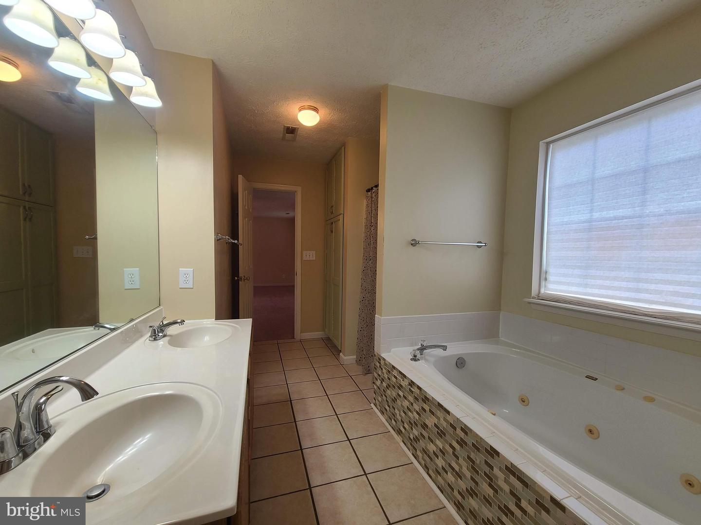 10 Lockwood Dr Property Photo 21