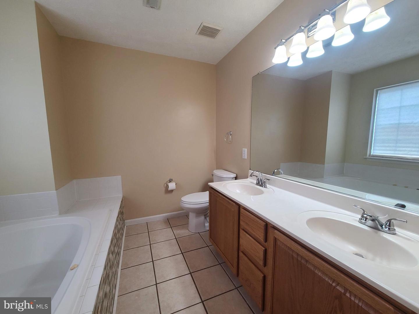 10 Lockwood Dr Property Photo 22