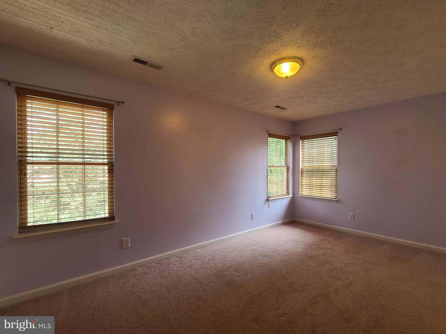 10 Lockwood Dr Property Photo 24