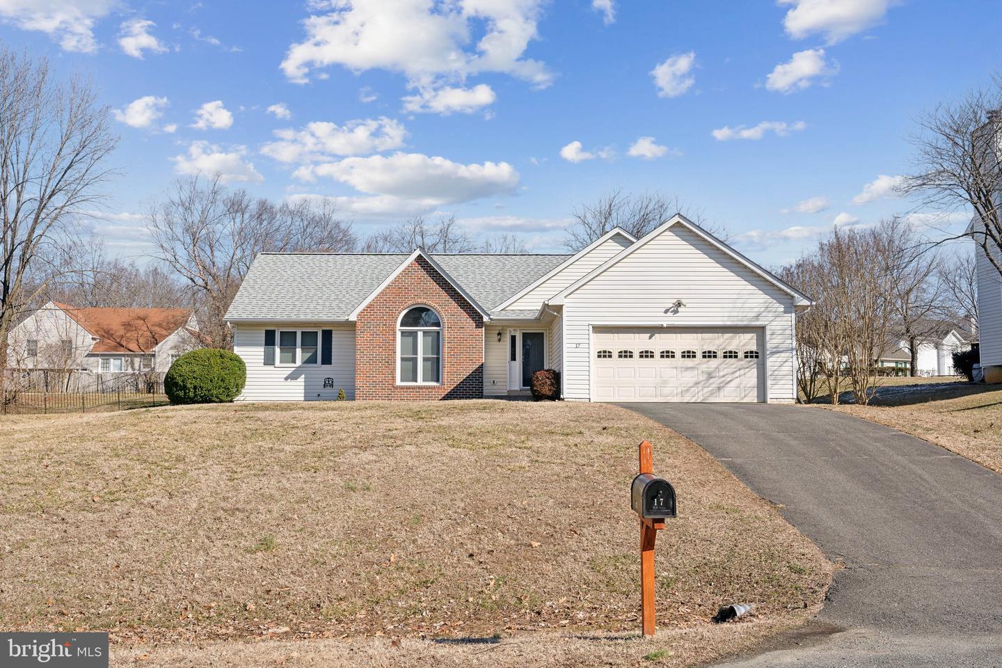 17 S Pointe Ln Property Photo 1
