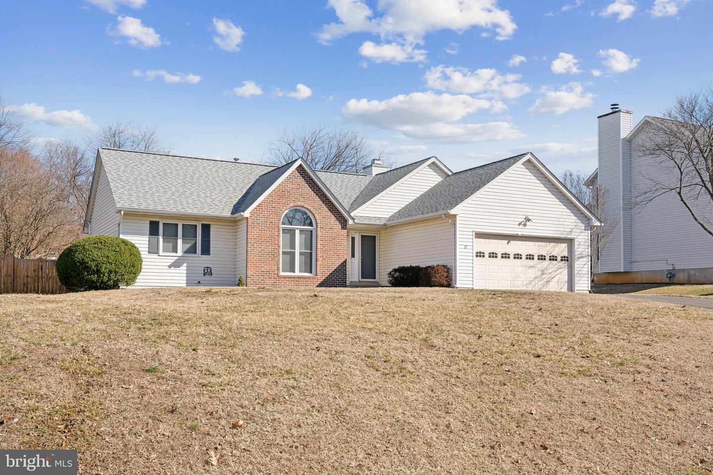 17 S Pointe Ln Property Photo 2