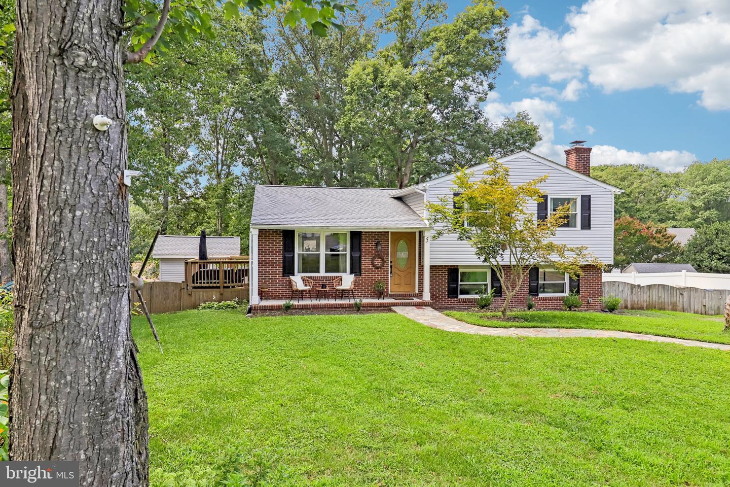 5 CREEKWOOD LN Property Photo 1