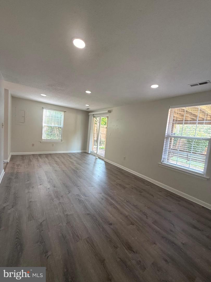 110 Lakeview Ct Property Photo 5