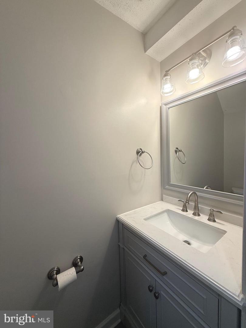 110 Lakeview Ct Property Photo 6