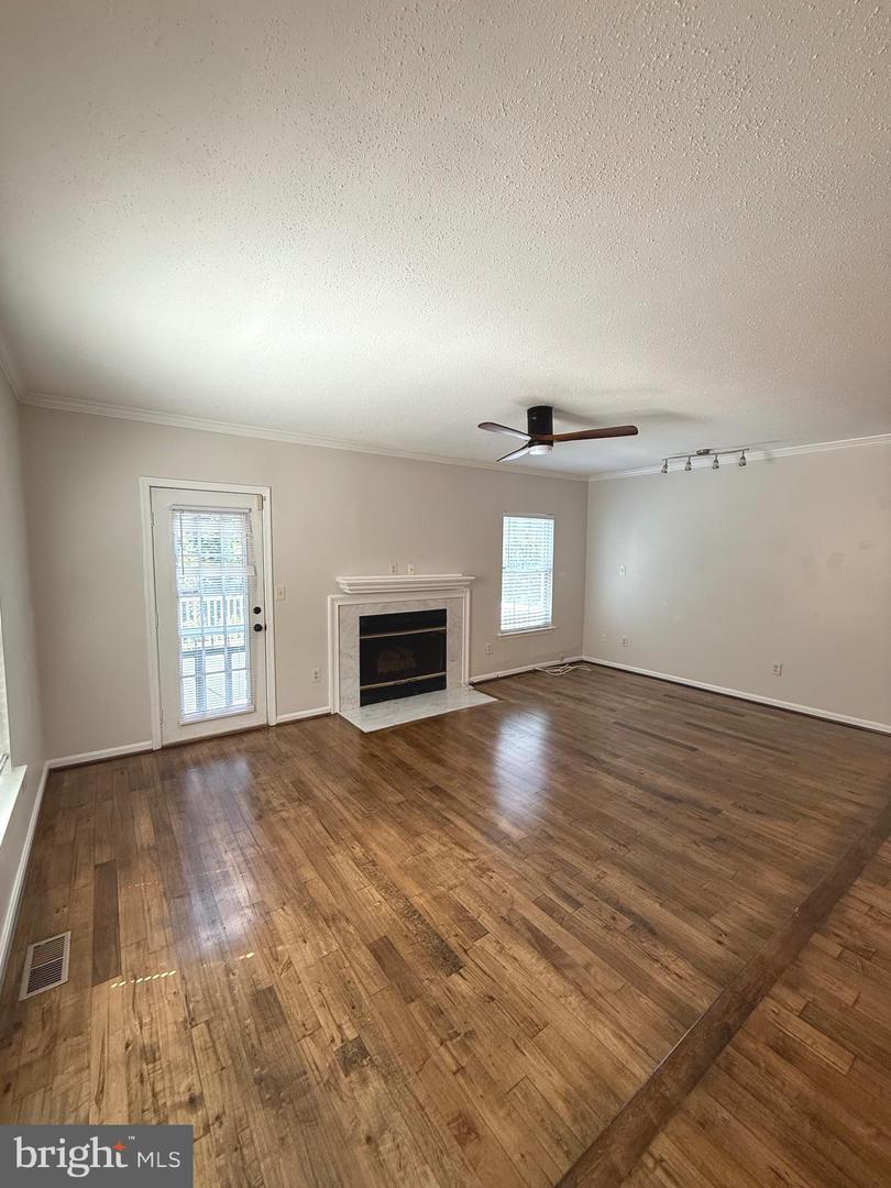 110 Lakeview Ct Property Photo 7