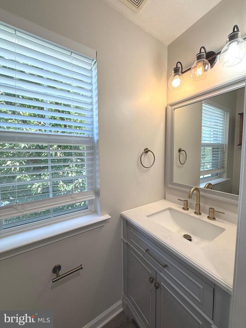 110 Lakeview Ct Property Photo 15