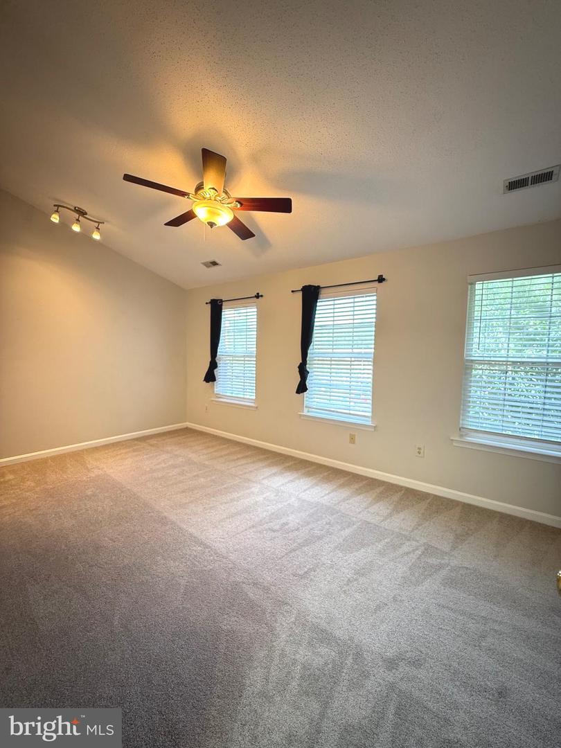 110 Lakeview Ct Property Photo 16