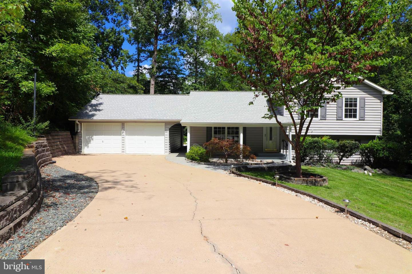 6 Craftsman Ct Property Photo 1