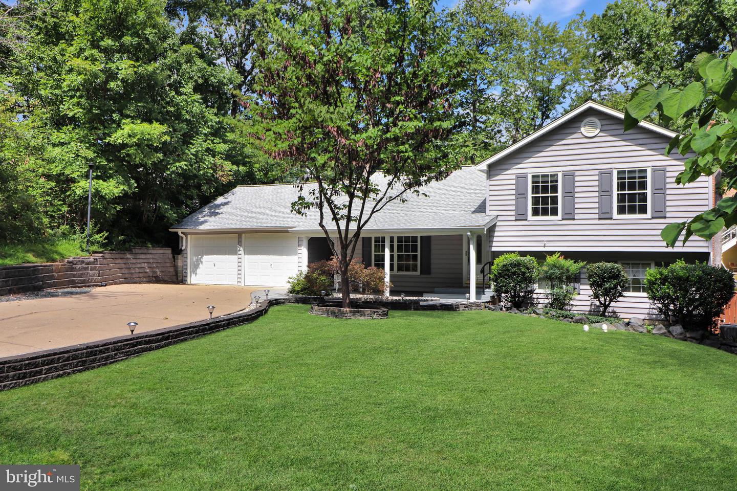 6 Craftsman Ct Property Photo 2