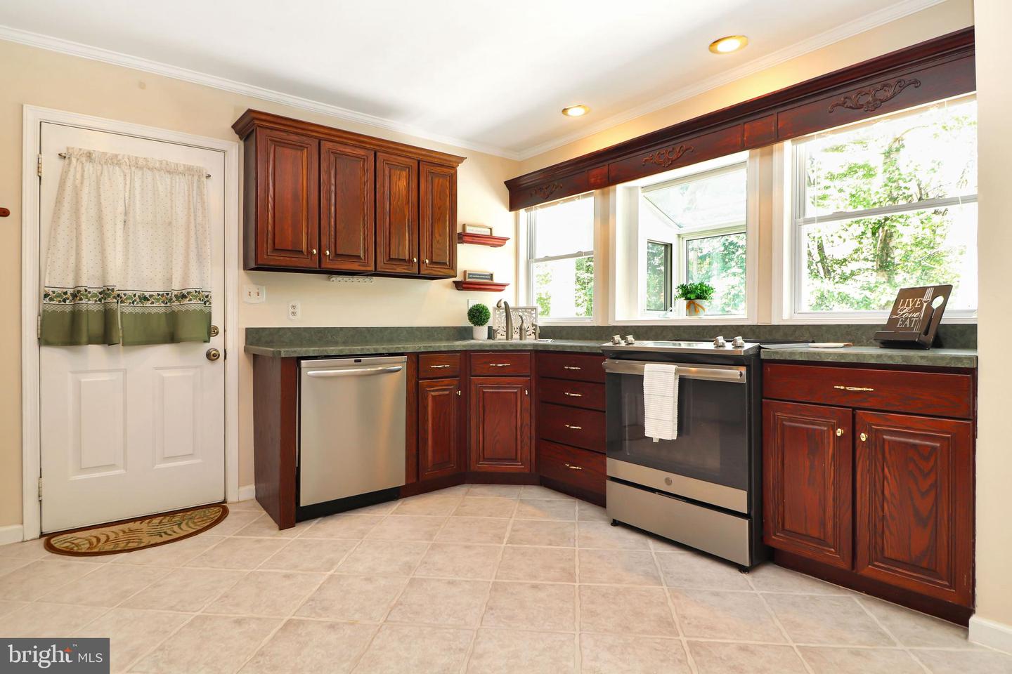 6 Craftsman Ct Property Photo 12