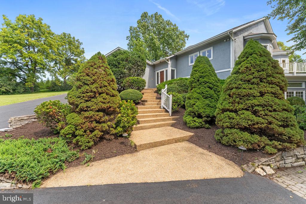 9 Meridan Ln Property Photo 2