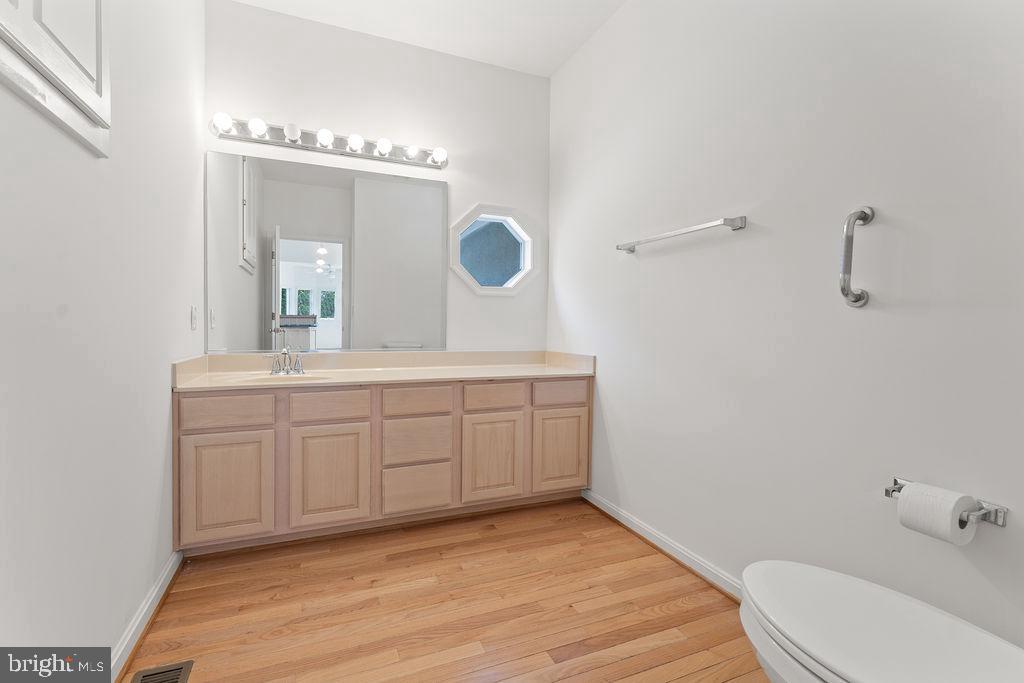 9 Meridan Ln Property Photo 5