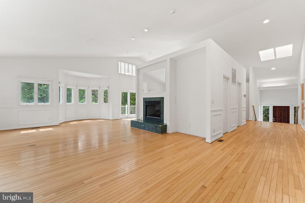 9 Meridan Ln Property Photo 6
