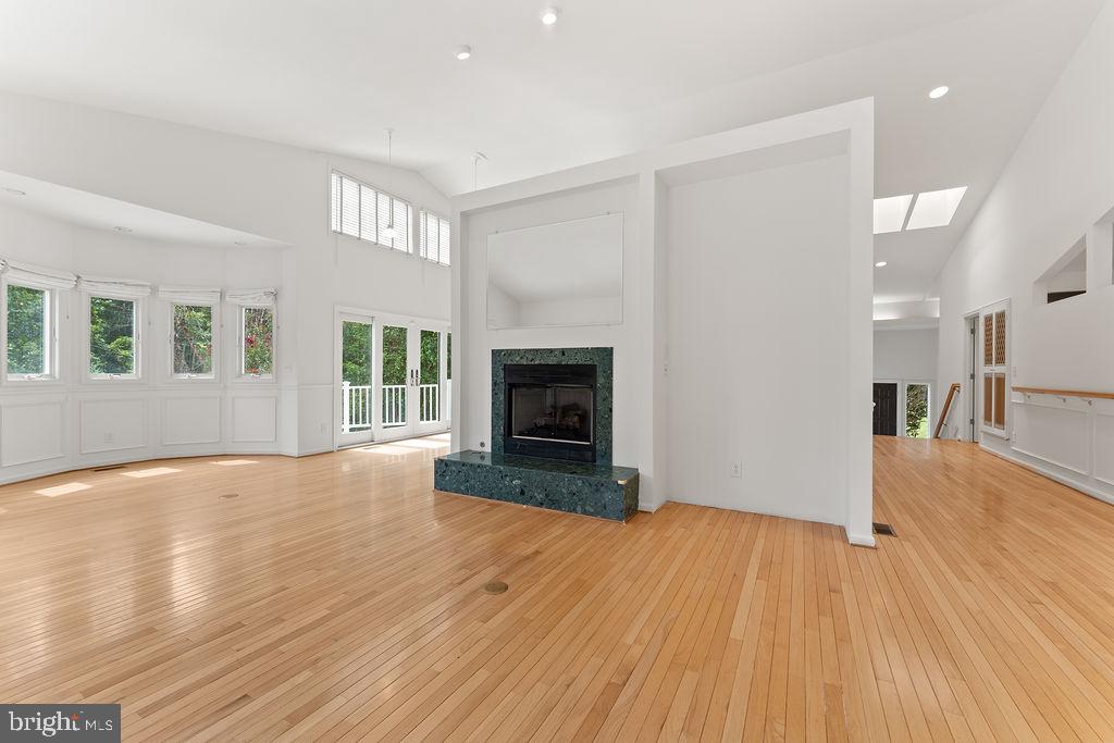 9 Meridan Ln Property Photo 7