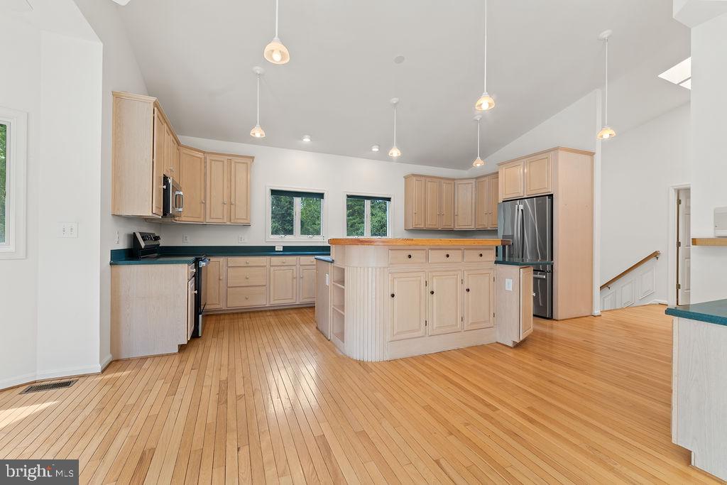 9 Meridan Ln Property Photo 11