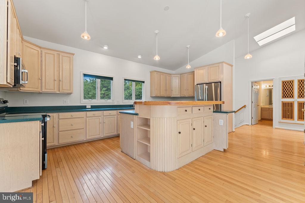 9 Meridan Ln Property Photo 12