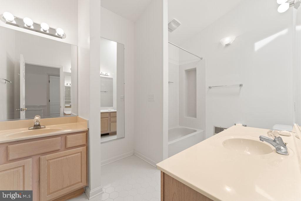 9 Meridan Ln Property Photo 23