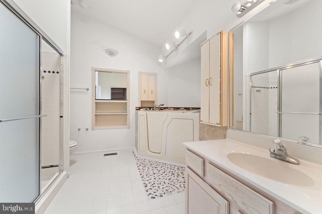 9 Meridan Ln Property Photo 30