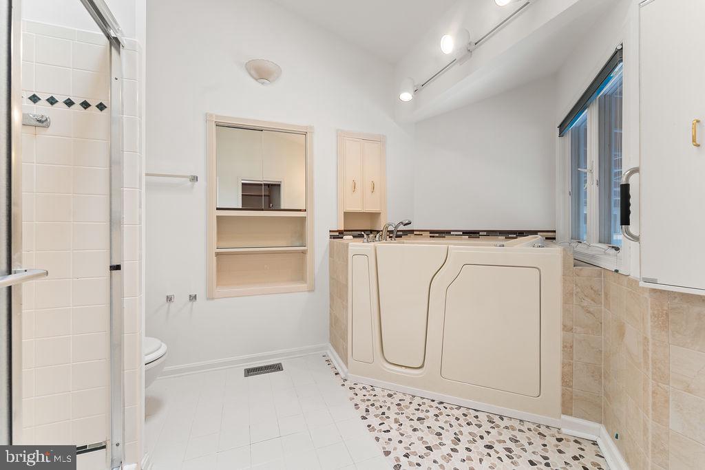 9 Meridan Ln Property Photo 31