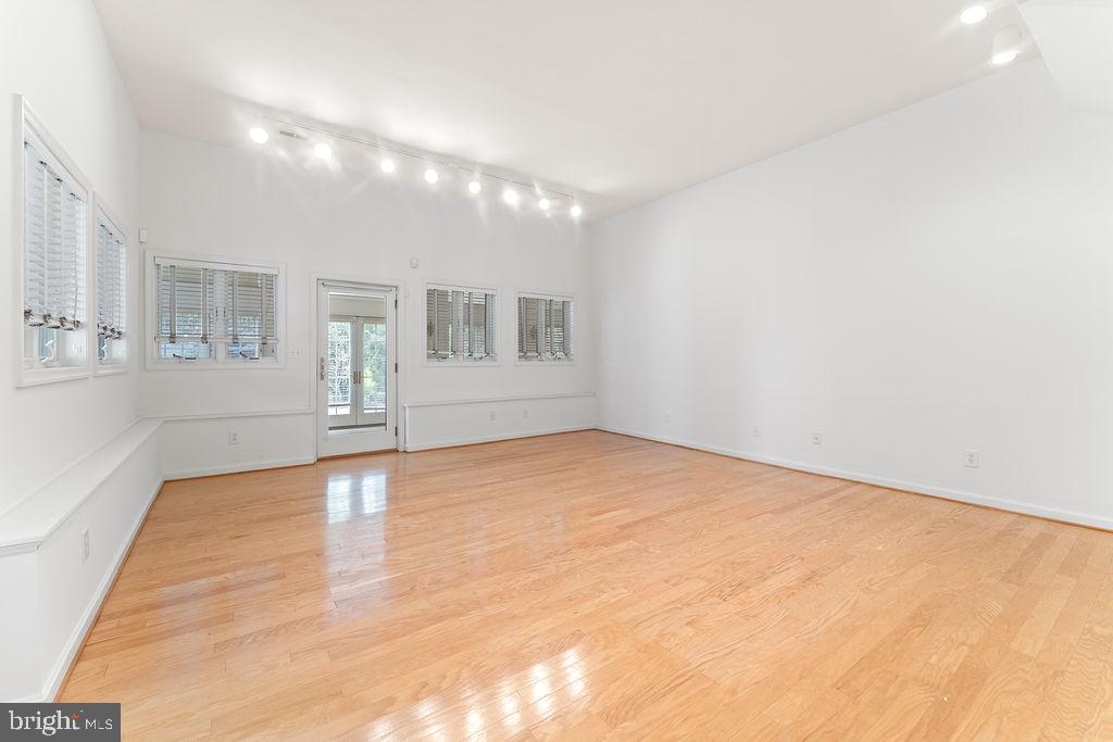 9 Meridan Ln Property Photo 33