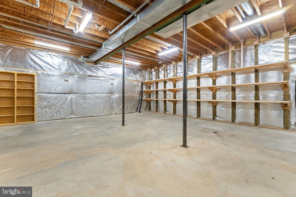 9 Meridan Ln Property Photo 39