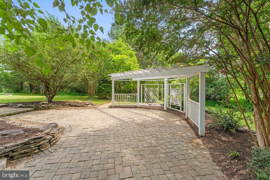 9 Meridan Ln Property Photo 57